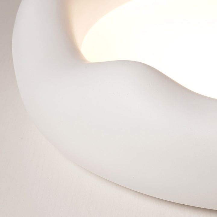 Zeitgenössische kreative runde Eisbergform Welle Eisenharz Acrylschirm LED Deckenleuchte für Schlafzimmer 