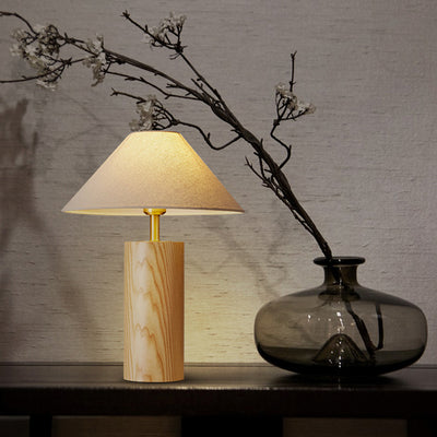 Lampe de table à 1 lumière avec base en bois massif trapézoïdale cylindrique japonaise traditionnelle, cadre en laiton et abat-jour en tissu pour chambre 
