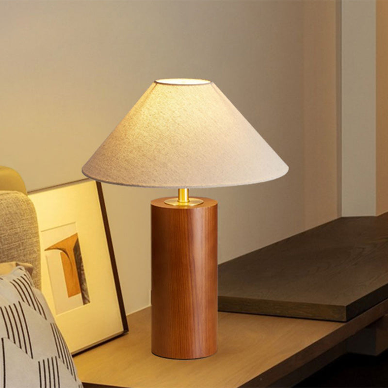 Lampe de table à 1 lumière avec base en bois massif trapézoïdale cylindrique japonaise traditionnelle, cadre en laiton et abat-jour en tissu pour chambre 