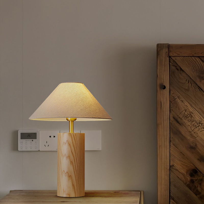 Lampe de table à 1 lumière avec base en bois massif trapézoïdale cylindrique japonaise traditionnelle, cadre en laiton et abat-jour en tissu pour chambre 