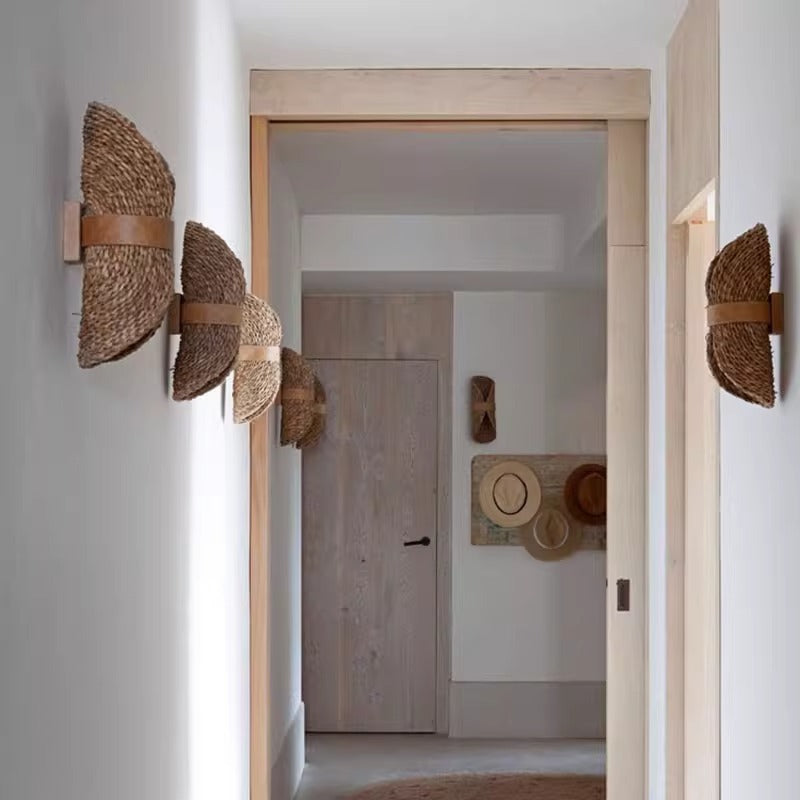 Traditionelle japanische ovale handgefertigte Rattan-Wandleuchte mit 2 Lichtern für das Wohnzimmer 