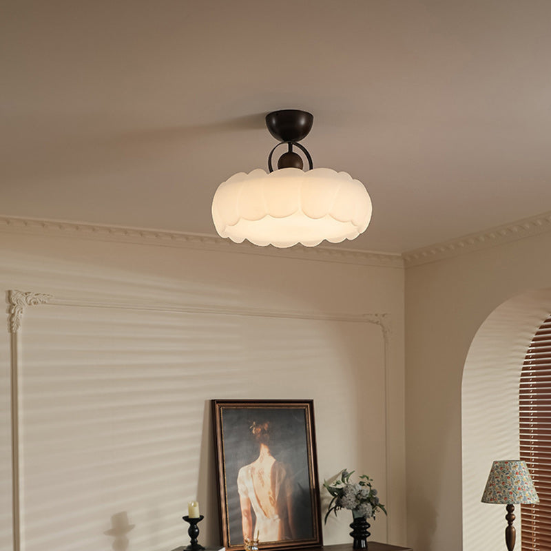 Moderne Mid-Century runde Blütenblattform Eisenrahmen Acrylschirm LED Semi-Flush-Mount-Deckenleuchte für das Wohnzimmer 