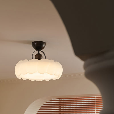 Moderne Mid-Century runde Blütenblattform Eisenrahmen Acrylschirm LED Semi-Flush-Mount-Deckenleuchte für das Wohnzimmer 