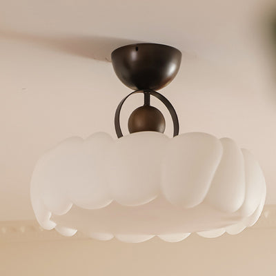 Moderne Mid-Century runde Blütenblattform Eisenrahmen Acrylschirm LED Semi-Flush-Mount-Deckenleuchte für das Wohnzimmer 