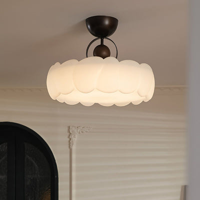 Moderne Mid-Century runde Blütenblattform Eisenrahmen Acrylschirm LED Semi-Flush-Mount-Deckenleuchte für das Wohnzimmer 