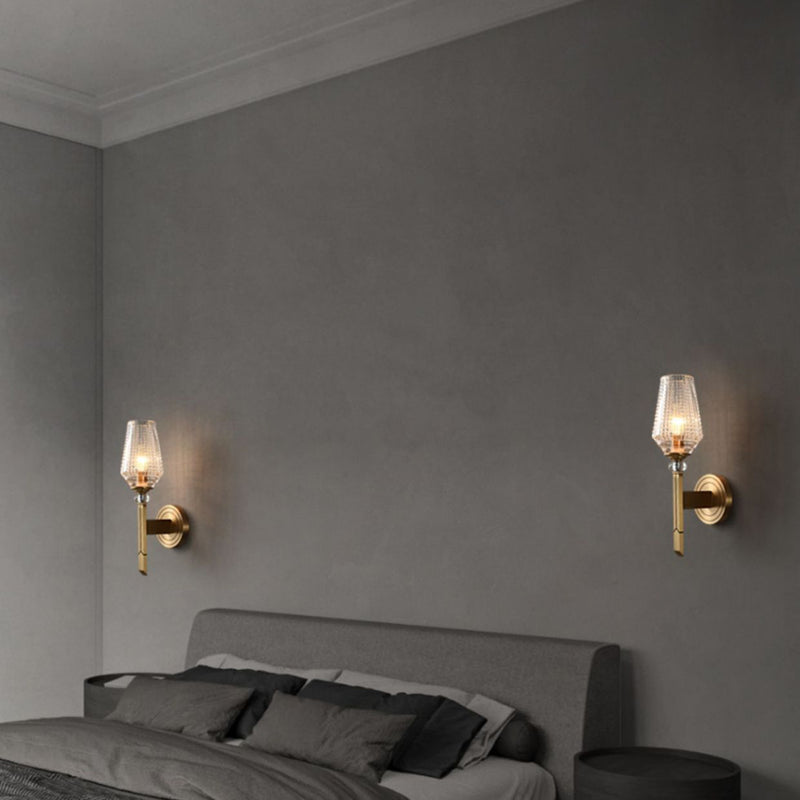 Zeitgenössische nordische Zylinderbecherform Vollmessingrahmen Glasschirm 1-Licht Wandleuchte für Wohnzimmer 