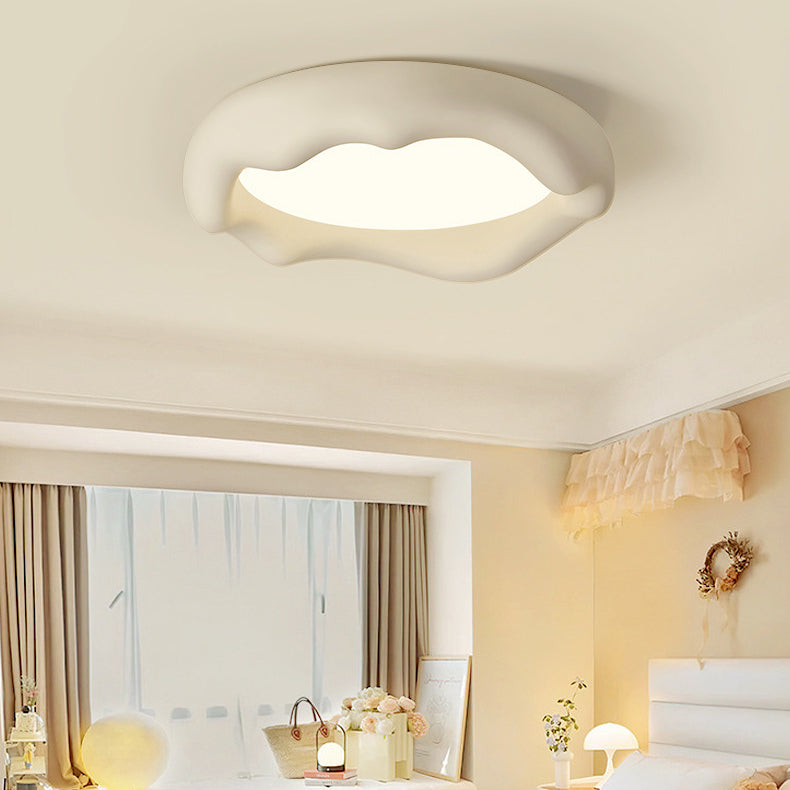 Contemporary Nordic Round Iceberg Shape Iron Frame Resin LED Flush Mount Ceiling Light For Bedroom