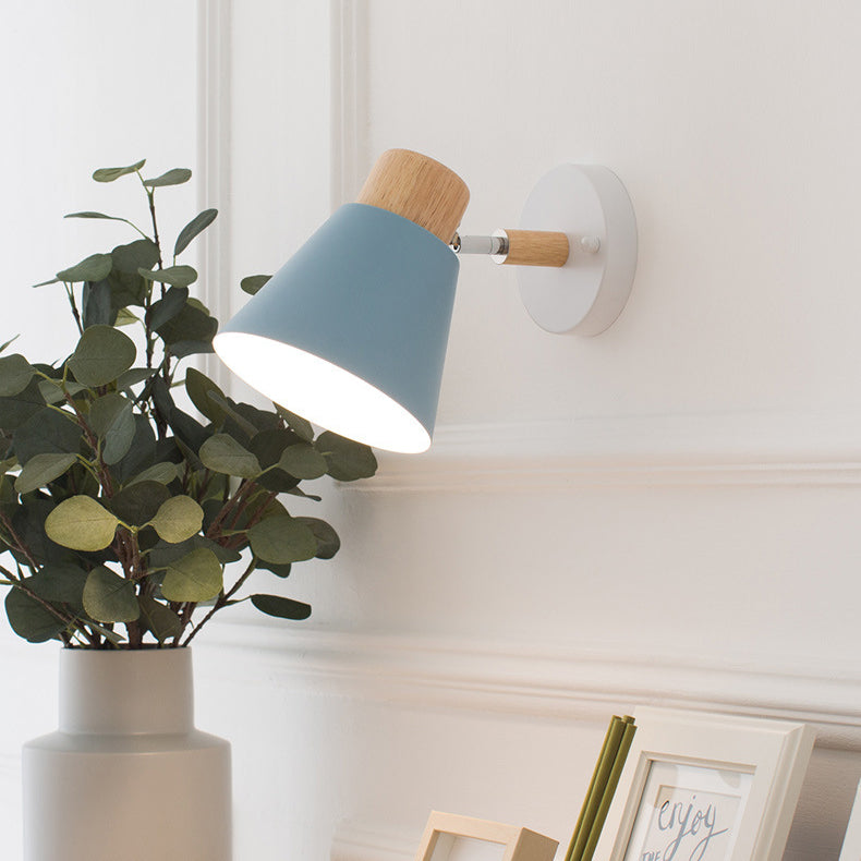 Moderne minimalistische runde Hornform Holz Eisen 1-Licht Wandleuchte für Schlafzimmer 