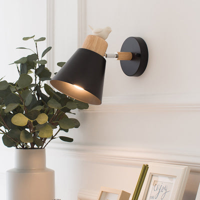 Moderne minimalistische runde Hornform Holz Eisen 1-Licht Wandleuchte für Schlafzimmer 