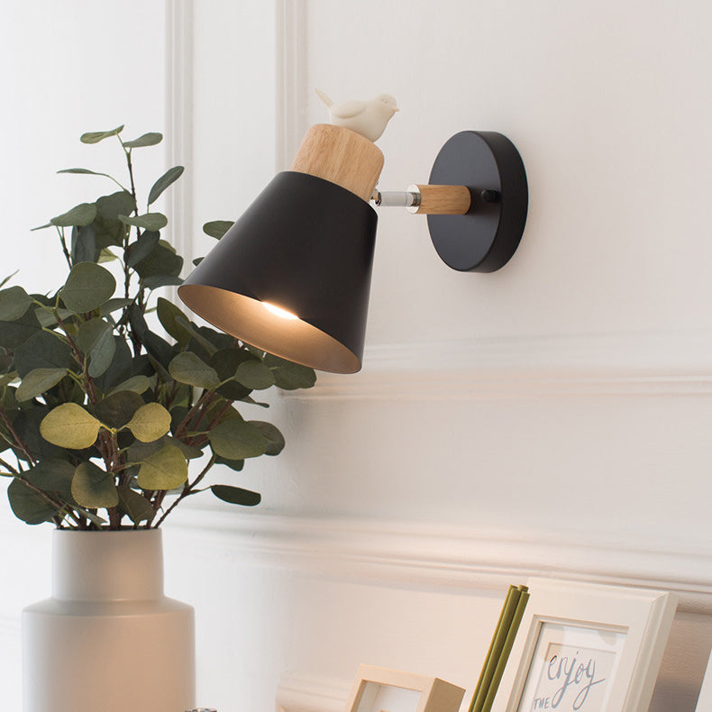 Moderne minimalistische runde Hornform Holz Eisen 1-Licht Wandleuchte für Schlafzimmer 