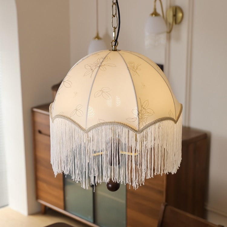 Traditionelle französische Kuppel mit floralem Stoffschirm, Quaste, Holz, Metall 3-Licht Pendelleuchte für Wohnzimmer 