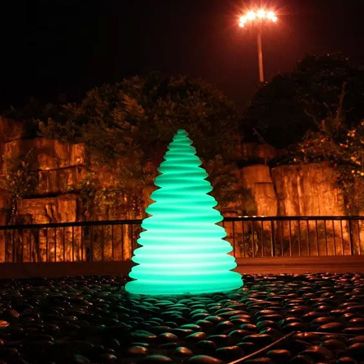 Lumière LED extérieure en plastique rechargeable en forme de sapin de Noël Art Déco moderne pour jardin 