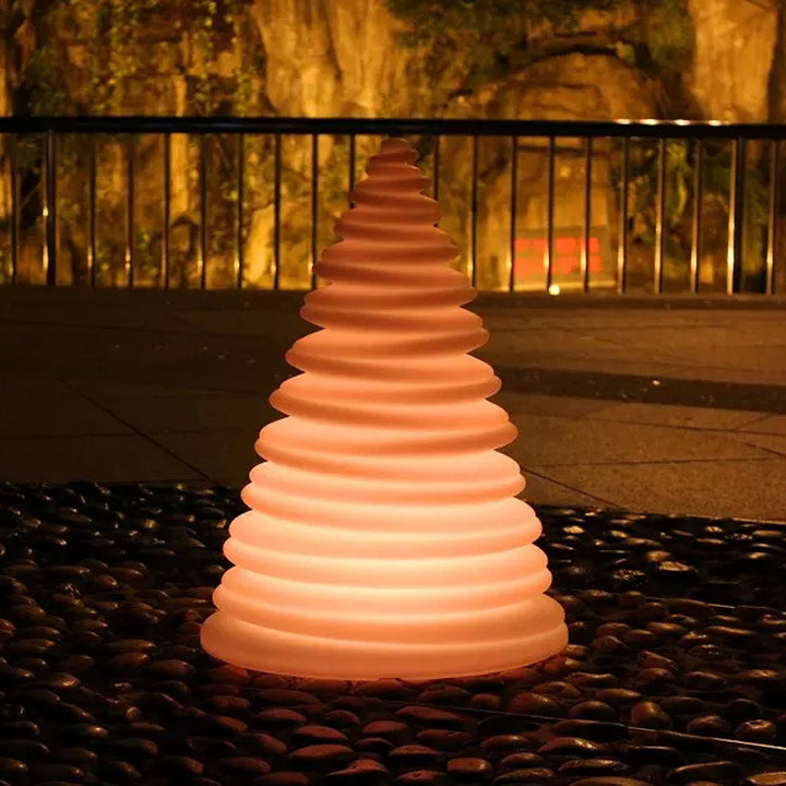 Lumière LED extérieure en plastique rechargeable en forme de sapin de Noël Art Déco moderne pour jardin 