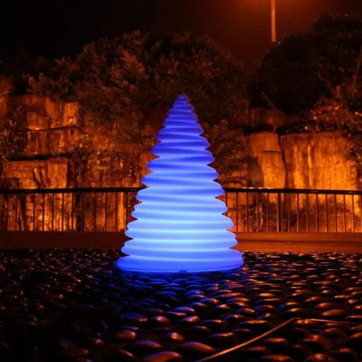 Lumière LED extérieure en plastique rechargeable en forme de sapin de Noël Art Déco moderne pour jardin 