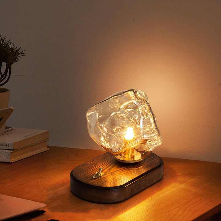 Lámpara de mesa de 1 luz con base ovalada de madera maciza estilo Art Decó moderno y pantalla de vidrio en forma de cubo de hielo para dormitorio 