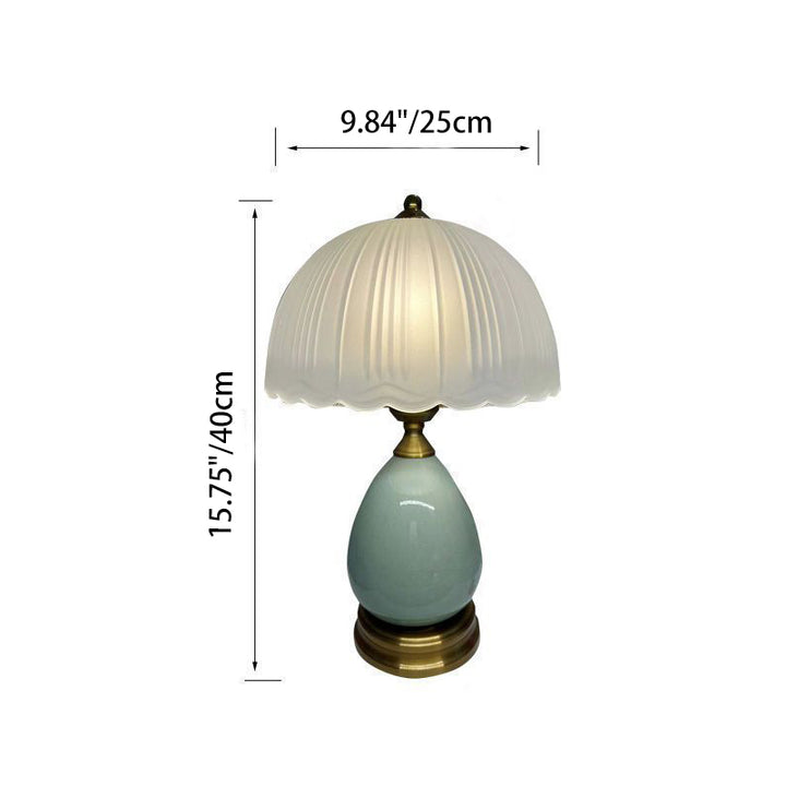 Lampe de table 1 lumière pour chambre à coucher avec abat-jour en verre en dôme demi-rond en dentelle européenne traditionnelle et base en céramique en forme de larme 