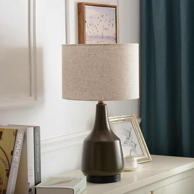 Lampe de table 1 lumière contemporaine scandinave en laiton céramique tissu abat-jour cylindrique effilé pour chambre et bureau 