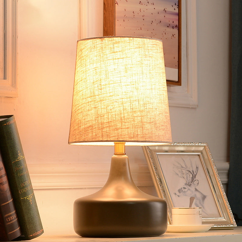 Lampe de table 1 lumière contemporaine scandinave en laiton céramique tissu abat-jour cylindrique effilé pour chambre et bureau 