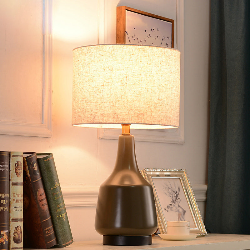 Lampe de table 1 lumière contemporaine scandinave en laiton céramique tissu abat-jour cylindrique effilé pour chambre et bureau 
