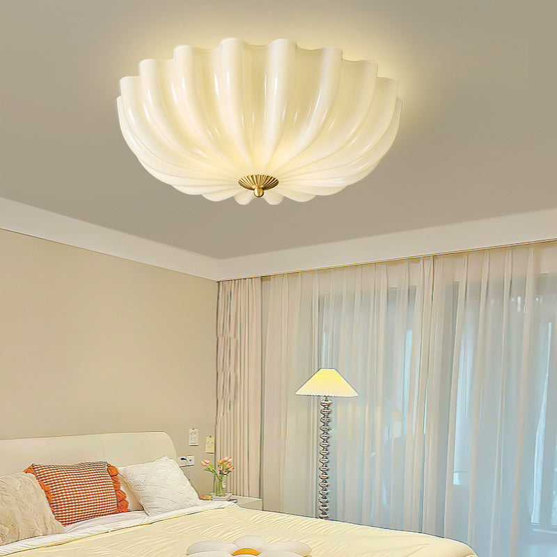 Zeitgenössische nordische Messing-Glas-Blütenblatt-förmige 3/4-Licht-Deckenleuchte für Wohnzimmer oder Schlafzimmer 