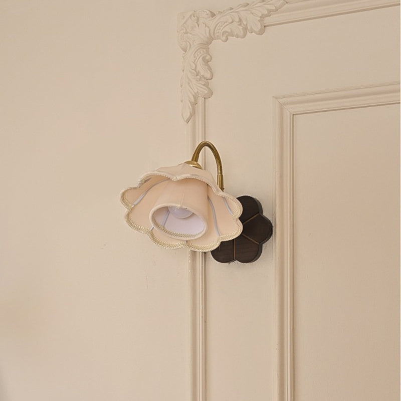 Applique murale traditionnelle française en fer, en forme de pétale de cendre, à 1 lumière pour chambre 