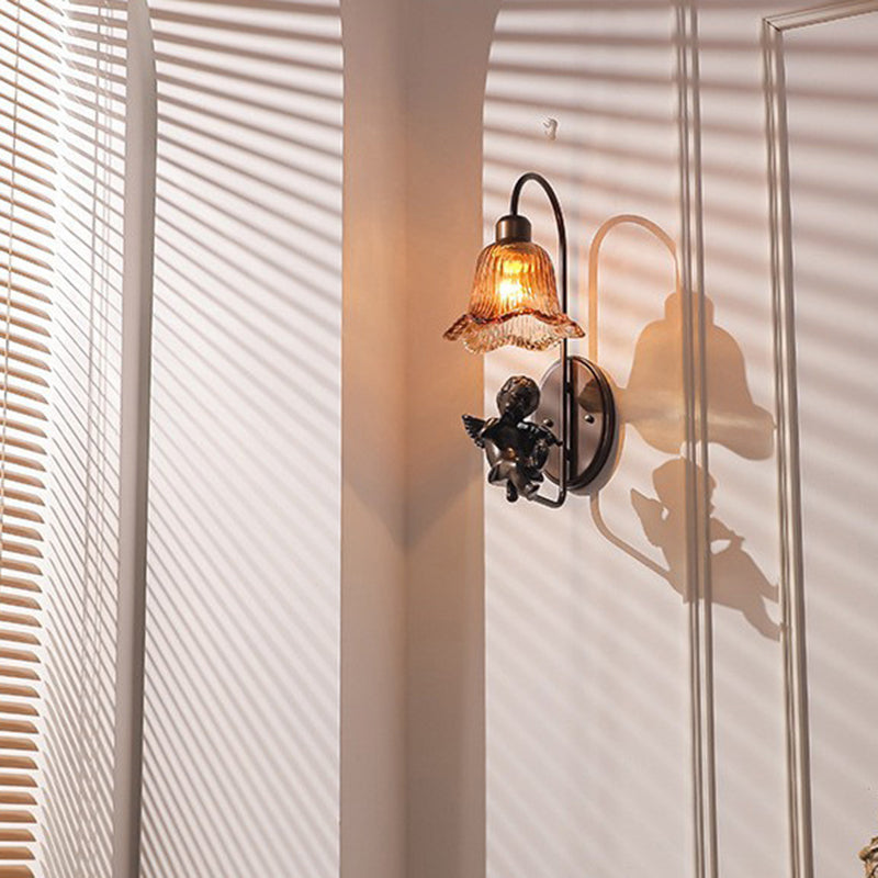 Traditionelle französische Eisenharz-Glas-Blütenblatt-förmige 1-Licht-Wandleuchte für Flur oder Schlafzimmer 