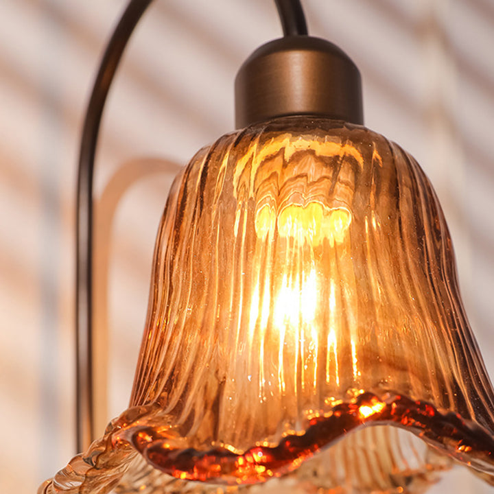 Traditionelle französische Eisenharz-Glas-Blütenblatt-förmige 1-Licht-Wandleuchte für Flur oder Schlafzimmer 