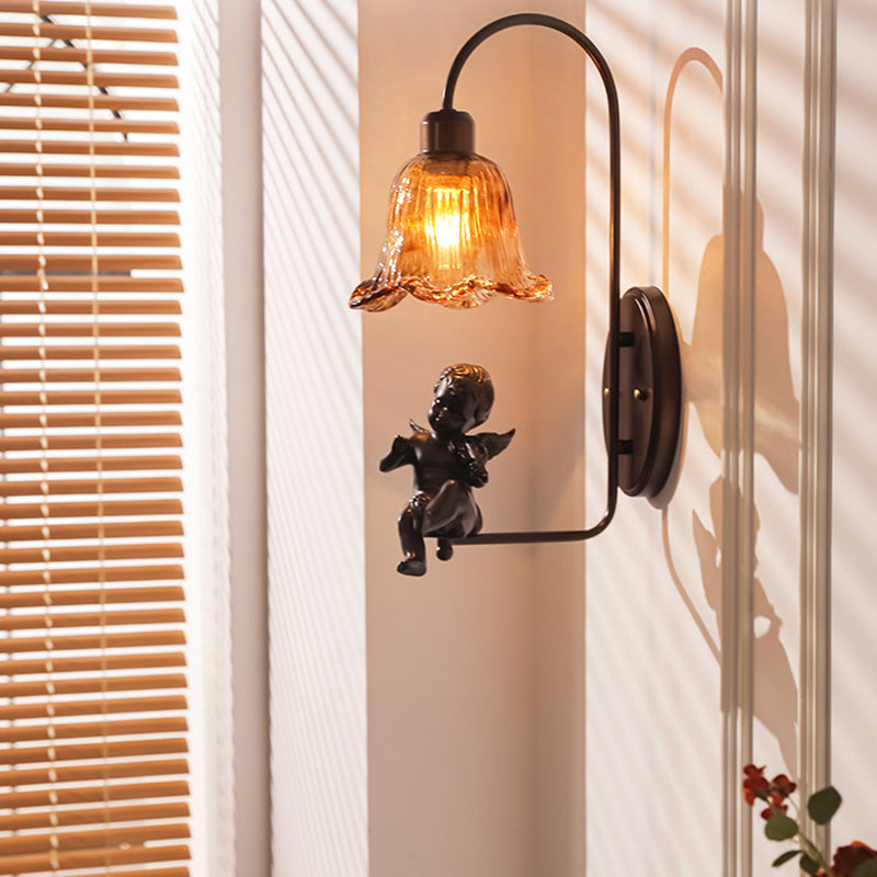 Traditionelle französische Eisenharz-Glas-Blütenblatt-förmige 1-Licht-Wandleuchte für Flur oder Schlafzimmer 
