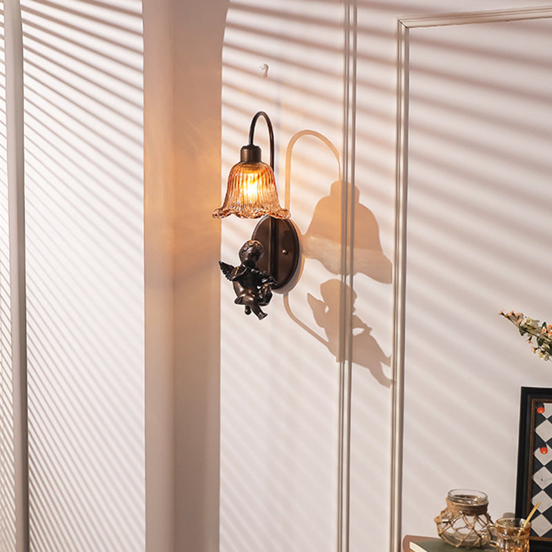 Traditionelle französische Eisenharz-Glas-Blütenblatt-förmige 1-Licht-Wandleuchte für Flur oder Schlafzimmer 