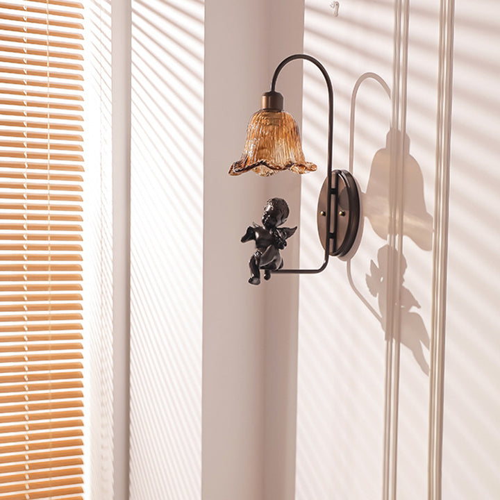 Traditionelle französische Eisenharz-Glas-Blütenblatt-förmige 1-Licht-Wandleuchte für Flur oder Schlafzimmer 