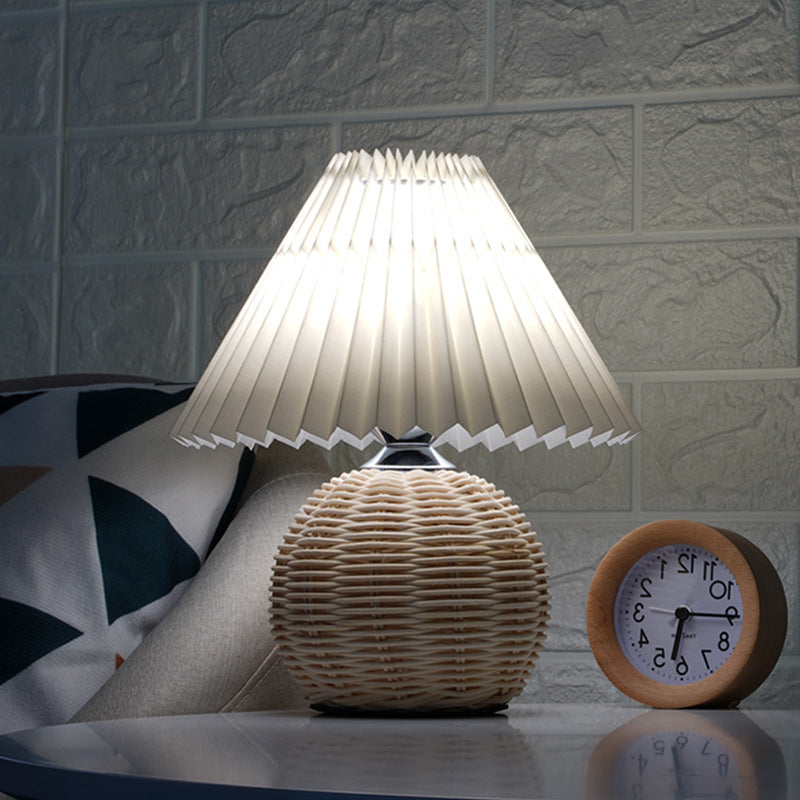 Lampe de table LED en tissu rotin plastique cône scandinave contemporain pour salon 