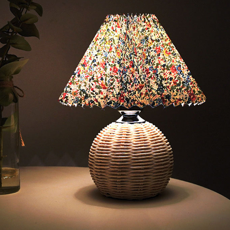 Lampe de table LED en tissu rotin plastique cône scandinave contemporain pour salon 