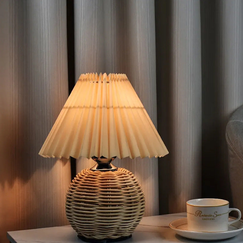 Lampe de table LED en tissu rotin plastique cône scandinave contemporain pour salon 