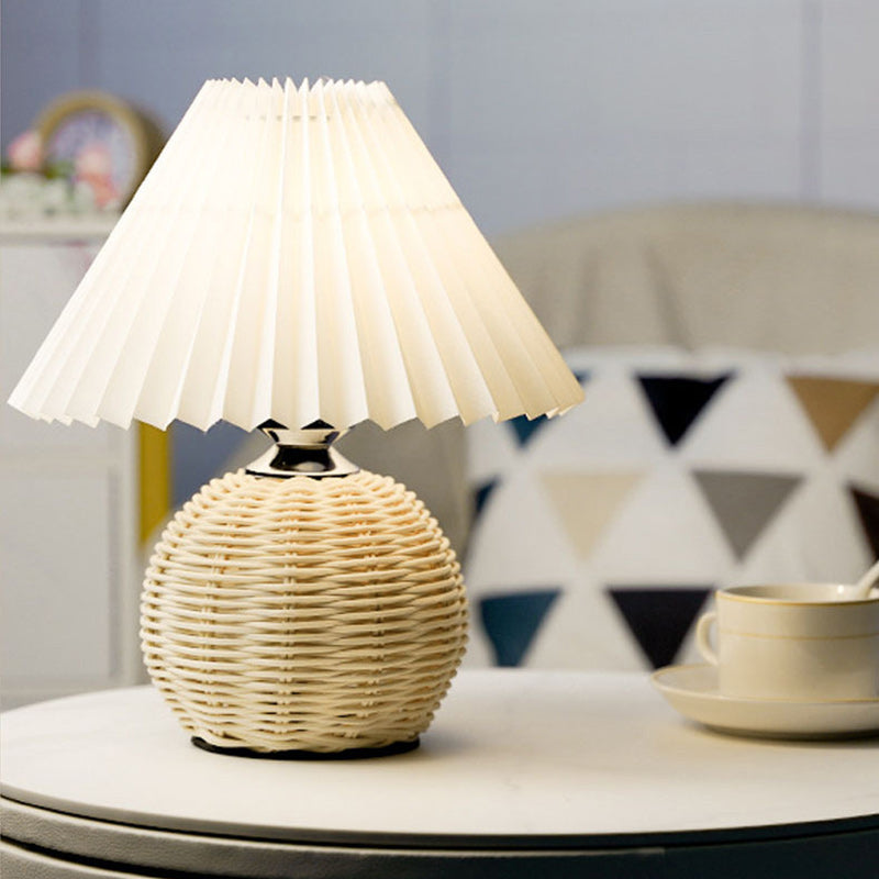 Lampe de table LED en tissu rotin plastique cône scandinave contemporain pour salon 