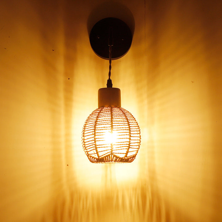 Traditionelle japanische ovale Wandleuchte aus Eisen, Holz und Rattan mit 1 Licht für Wohnzimmer 