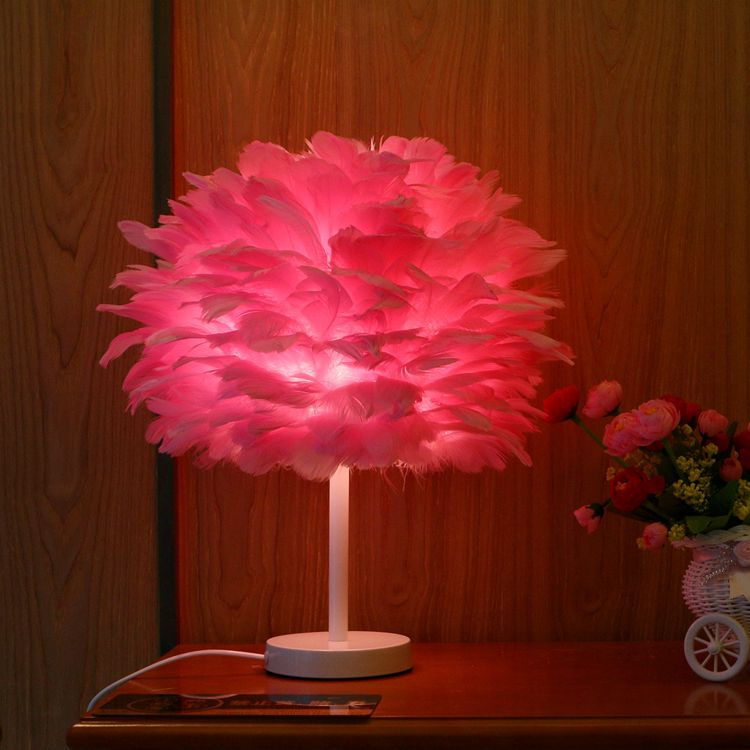 Zeitgenössische nordische ovale 1-flammige Tischlampe mit Eisenfeder für Wohnzimmer 