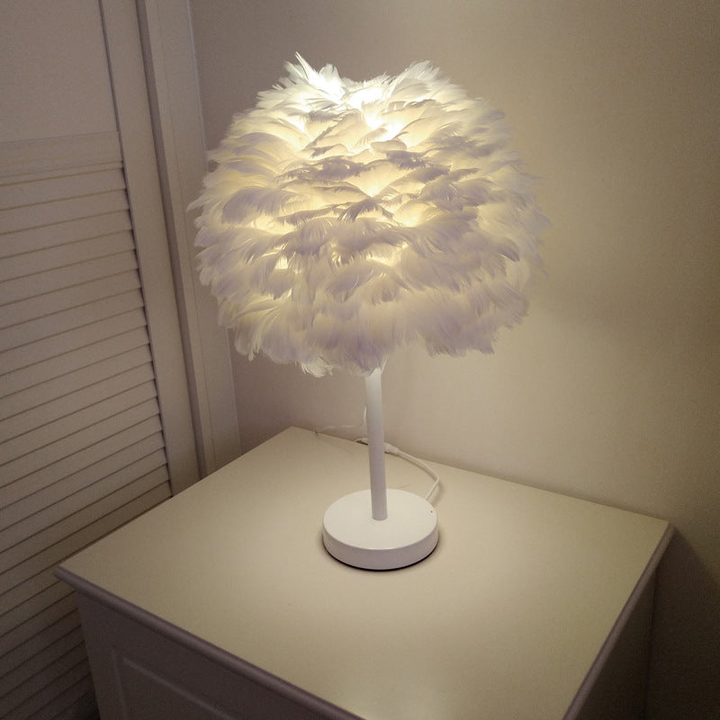 Zeitgenössische nordische ovale 1-flammige Tischlampe mit Eisenfeder für Wohnzimmer 