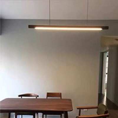 ثريا حديثة بتصميم خشبي أكريليك LED على شكل شريط لغرفة المعيشة 