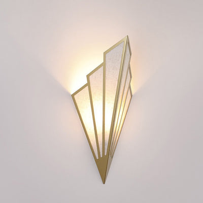 Applique murale LED en fer triangulaire nordique moderne pour salon 