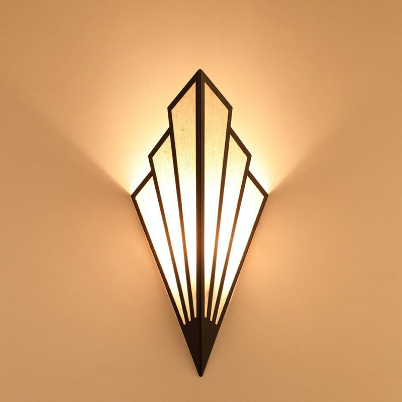 Applique murale LED en fer triangulaire nordique moderne pour salon 