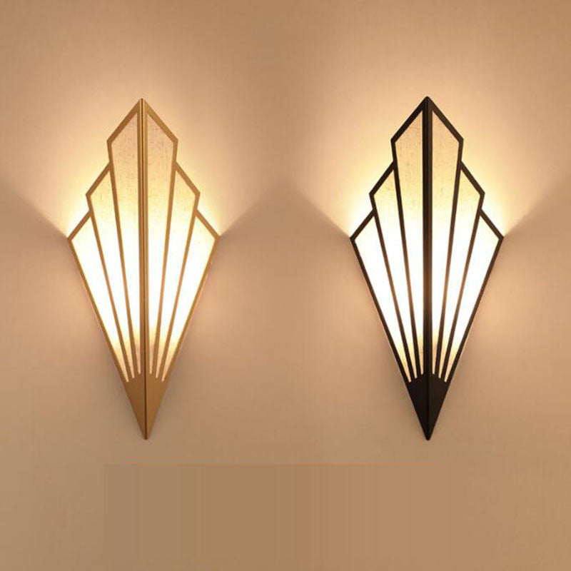 Applique murale LED en fer triangulaire nordique moderne pour salon 
