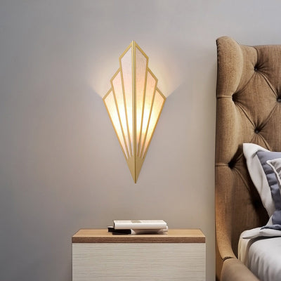 Applique murale LED en fer triangulaire nordique moderne pour salon 