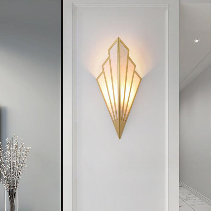 Applique murale LED en fer triangulaire nordique moderne pour salon 