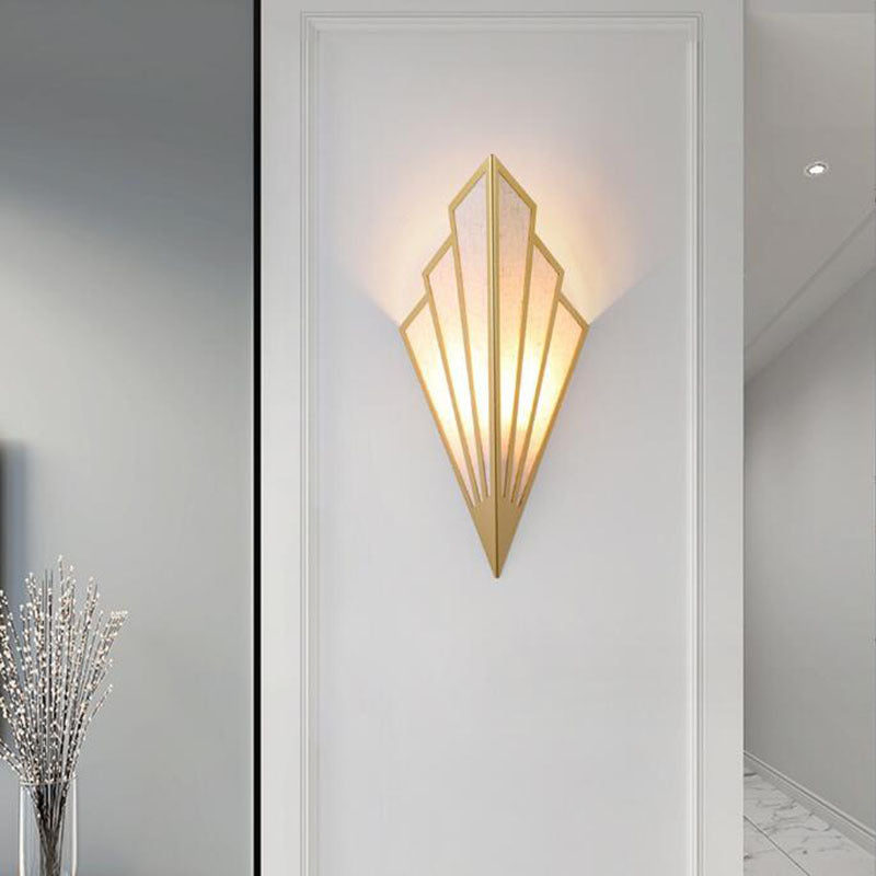 Applique murale LED en fer triangulaire nordique moderne pour salon 