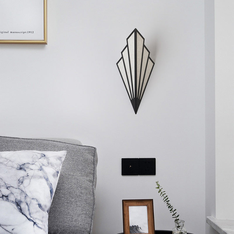 Applique murale LED en fer triangulaire nordique moderne pour salon 