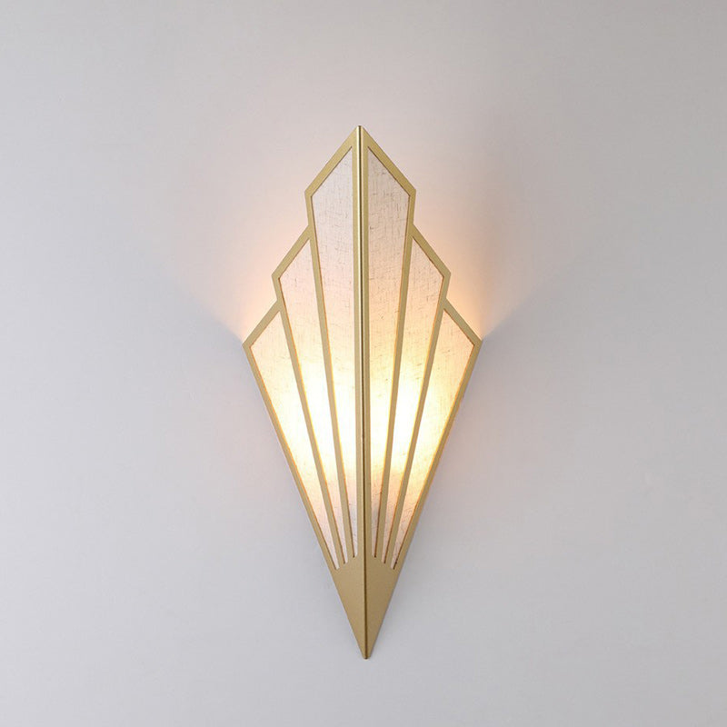 Applique murale LED en fer triangulaire nordique moderne pour salon 