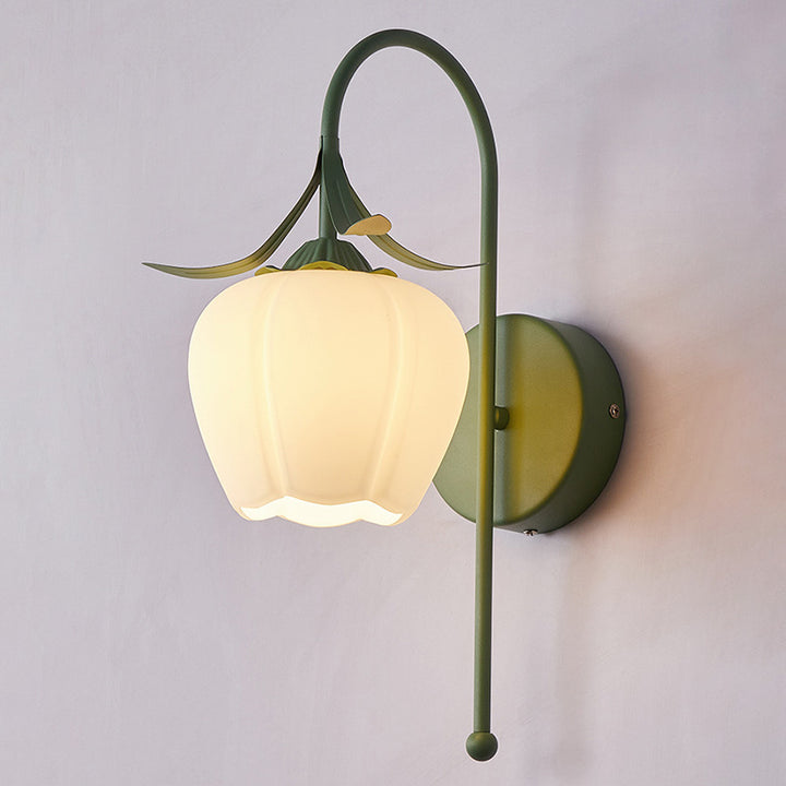 Zeitgenössische Retro-Blumen-Eisen-Glas-Wandleuchte mit 1 Licht für das Wohnzimmer 