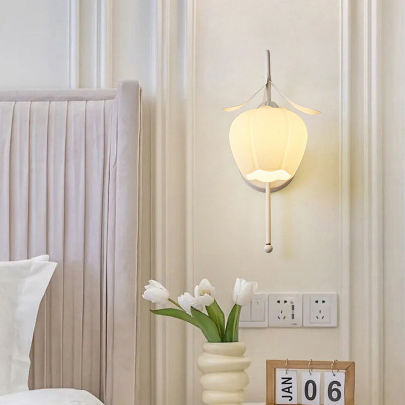 Zeitgenössische Retro-Blumen-Eisen-Glas-Wandleuchte mit 1 Licht für das Wohnzimmer 
