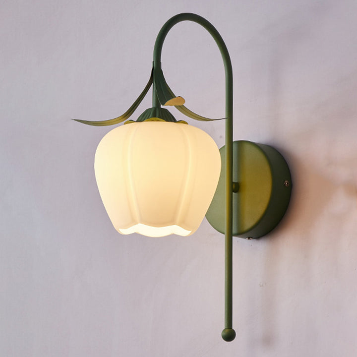 Zeitgenössische Retro-Blumen-Eisen-Glas-Wandleuchte mit 1 Licht für das Wohnzimmer 