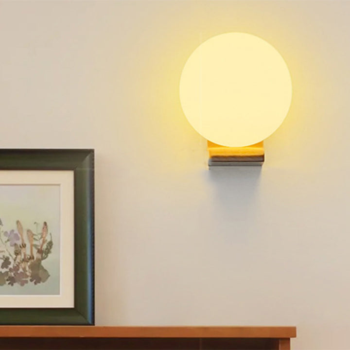 Lampe murale à globe en bois et verre japonais traditionnel à 1 lumière pour salon 